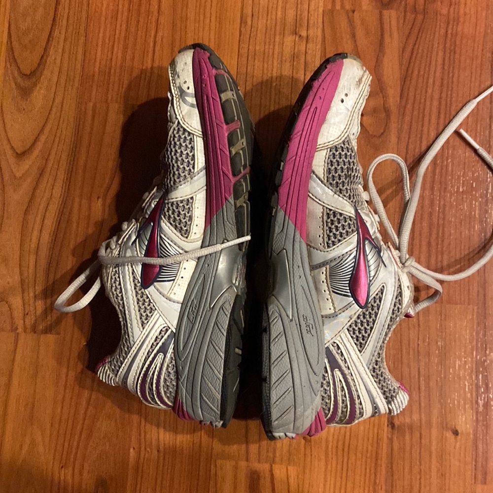 Brooks Running Shoes - Picture 2 of 5